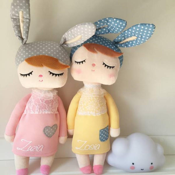 Lalka Metoo w żółtej sukience