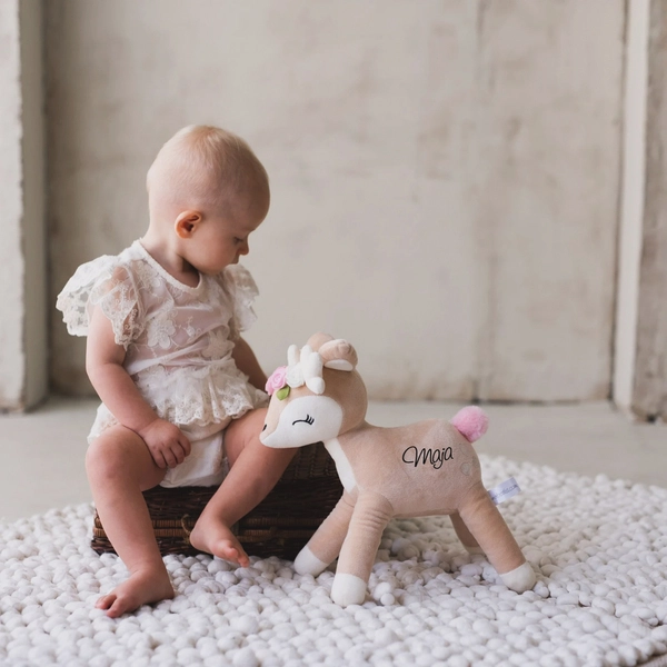 Pluszowa Sarenka z kolorowym wianuszkiem