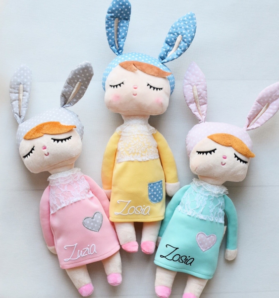 Lalka Metoo w żółtej sukience