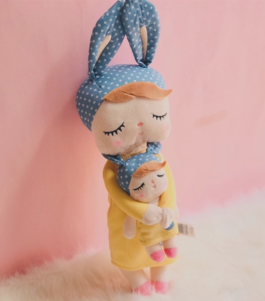 Mini Lalka Metoo z uszkami w żółtej sukience