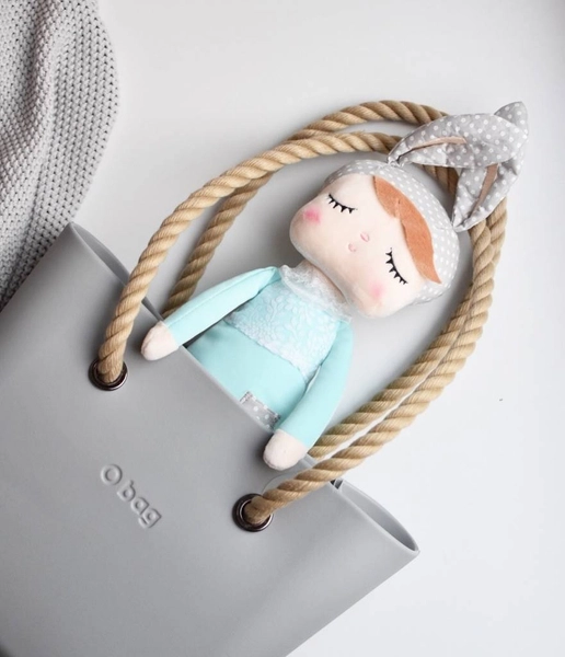 Lalka Metoo w miętowej sukience