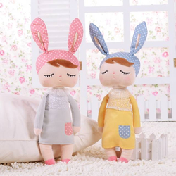 Lalka Metoo w żółtej sukience