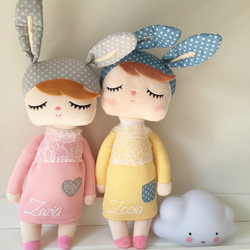 Lalka Metoo w żółtej sukience