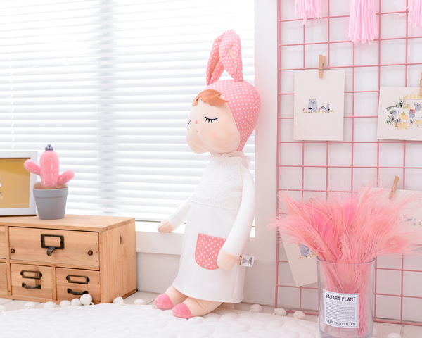 Lalka Metoo XL w białej sukience