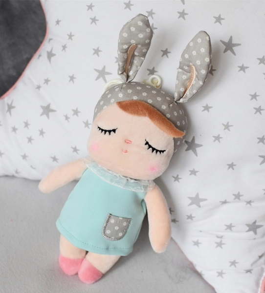 Mini Lalka Metoo z uszkami w miętowej sukience