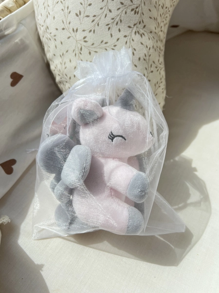 Biały woreczek prezentowy z organzy – rozmiar S (17 × 23 cm)