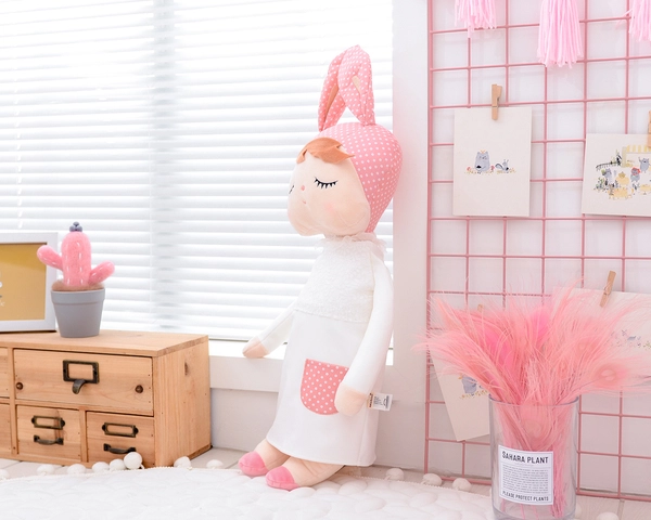 Lalka Metoo XL w białej sukience