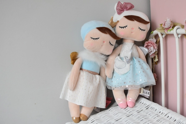 Lalka Metoo Aniołek z torebeczką