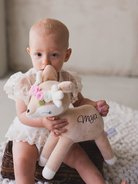 Pluszowa Sarenka z kolorowym wianuszkiem