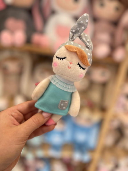 Mini Lalka Metoo z uszkami w miętowej sukience