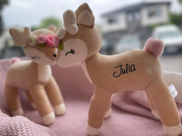 Pluszowa Sarenka z kolorowym wianuszkiem