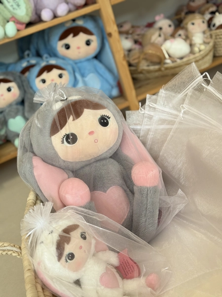 Biały woreczek prezentowy z organzy – rozmiar L (35 × 49 cm)