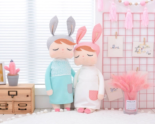 Lalka Metoo XL w białej sukience