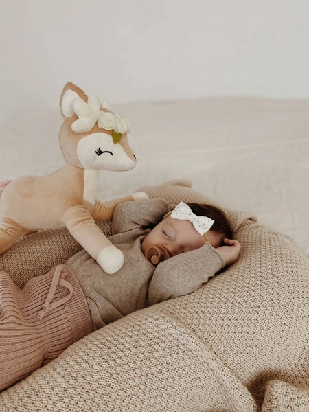 Pluszowa Sarenka z kremowym wianuszkiem - Duża