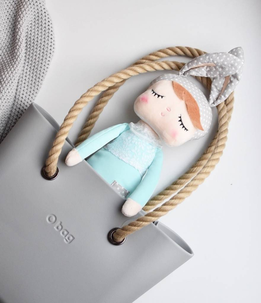 Lalka Metoo w miętowej sukience