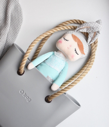 Lalka Metoo w miętowej sukience