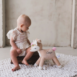 Pluszowa Sarenka z kolorowym wianuszkiem