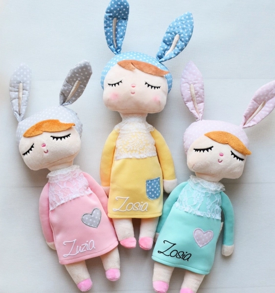 Lalka Metoo w żółtej sukience