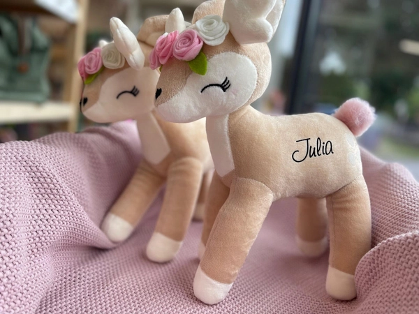 Pluszowa Sarenka z kolorowym wianuszkiem