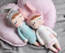 Lalka Metoo w miętowej sukience