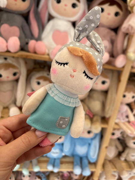 Mini Lalka Metoo z uszkami w miętowej sukience