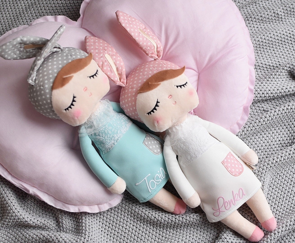 Lalka Metoo w miętowej sukience